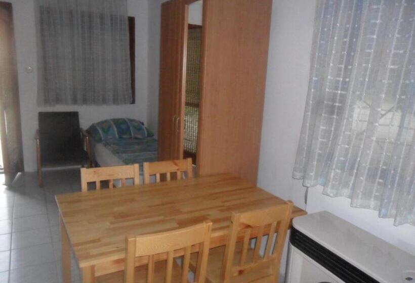 Семейное Студио, Emese Apartman