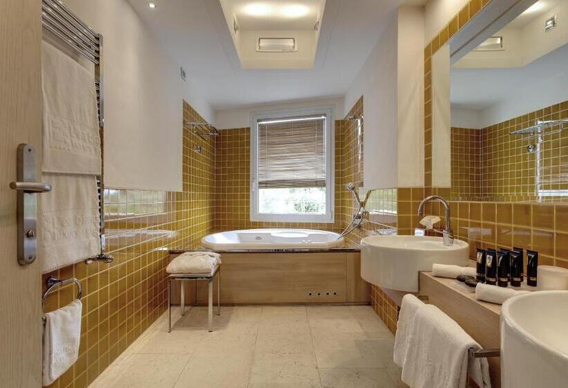 سوییت جونیور با چشم‌انداز دریا, L'Ea Bianca Luxury Resort