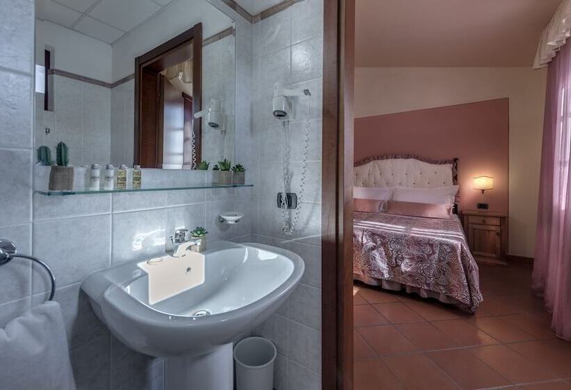 Классический Номер, & Restaurant Casolare Le Terre Rosse