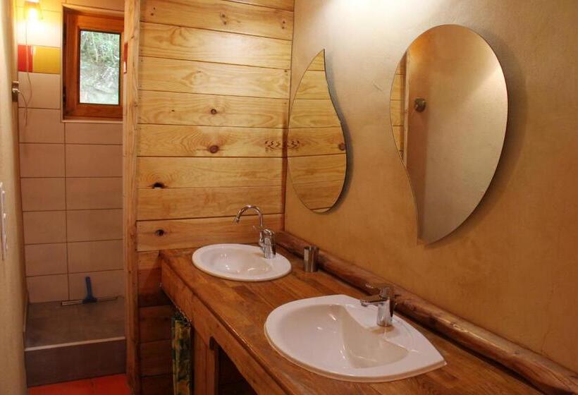 Economy Quadruple Room, La Paille