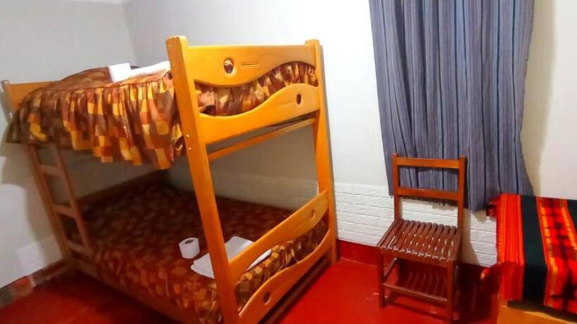 اتاق استاندارد با سرویس بهداشتی مشترک, Andes Hostel