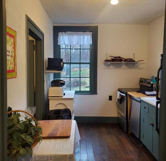Дом 3 Спальни, Baneberry Meadows B&b