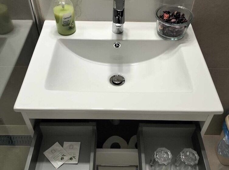 استودیوی سوپریور, Helios Hotel Apartments