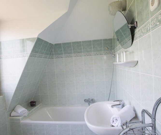 استودیوی سوپریور, Helios Hotel Apartments