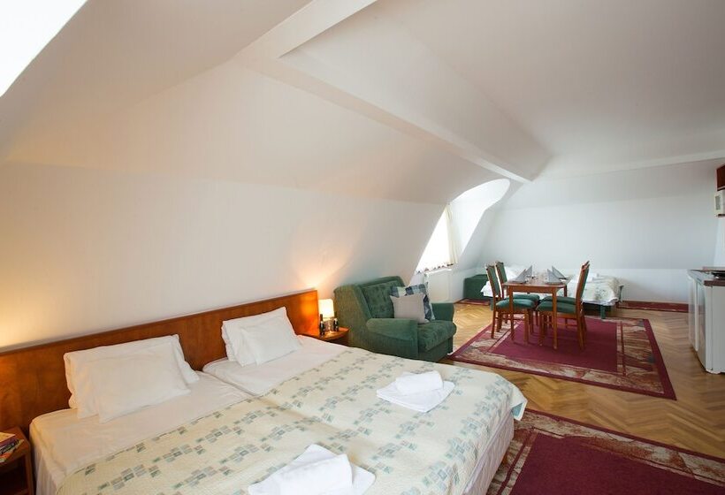 استودیوی سوپریور, Helios Hotel Apartments