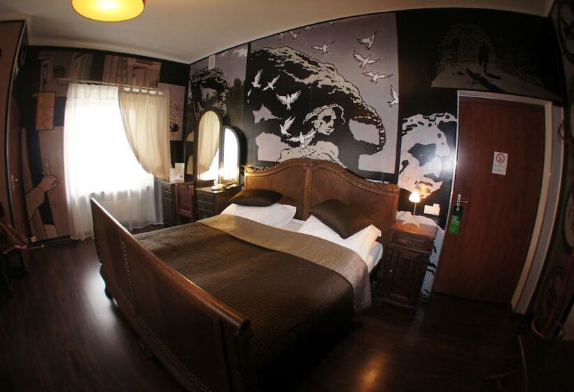 Семейный Номер, Castle Inn