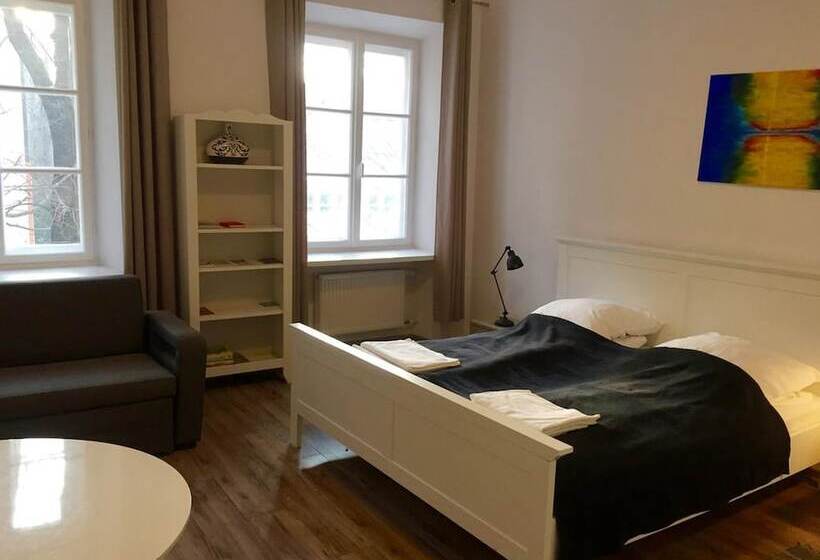 Семейный Номер, Castle Inn