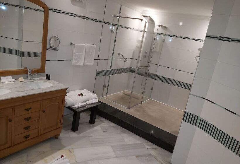 سوییت جونیور, Cesar Hotel & Spa