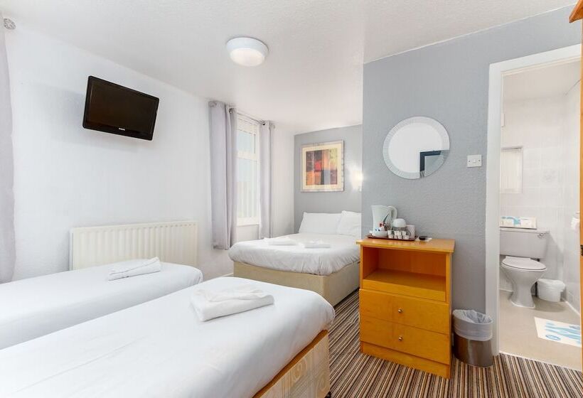 Четырехместный Номер Стандарт, The Sandringham Court Hotel & Apartment With High Speed Wi Fi