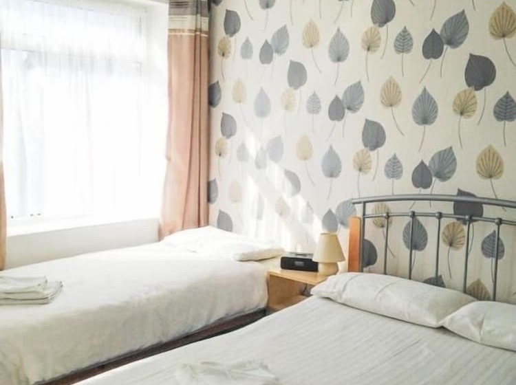 Четырехместный Номер Стандарт, The Sandringham Court Hotel & Apartment With High Speed Wi Fi