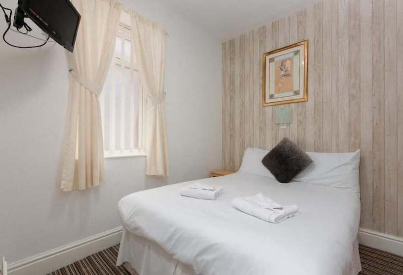 Номер Стандарт Трехместный, The Sandringham Court Hotel & Apartment With High Speed Wi Fi