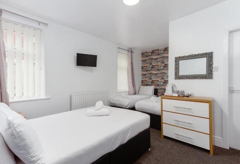 Четырехместный Номер Стандарт, The Sandringham Court Hotel & Apartment With High Speed Wi Fi