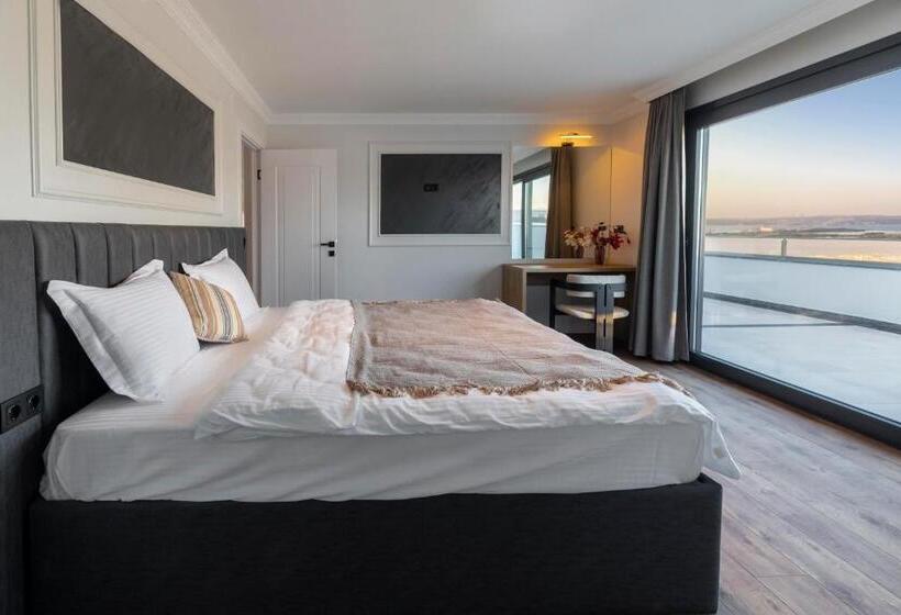 Четырехместный Номер Стандарт Вид на Море, Lagun Castle Hotel&spa
