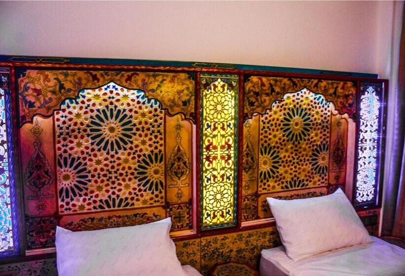 Номер Стандарт, Riad Azemmat