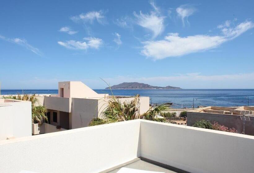اتاق استاندارد با تراس و چشم‌انداز دریا, Casa Maja Rooms & Suites