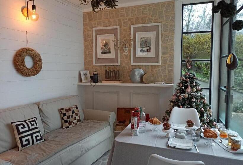 اتاق استاندارد با چشم‌انداز باغ, The Lake House