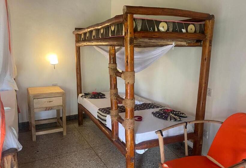 اتاق خانوادگی, Lala Land Lodge