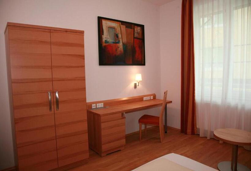 Номер Комфорт Индивидуальный, Businesshotel Schramberg