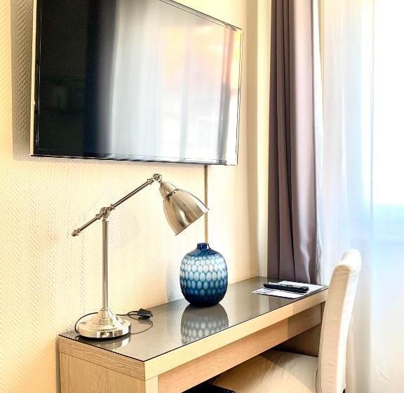 Номер Клуб, Hôtel Jules