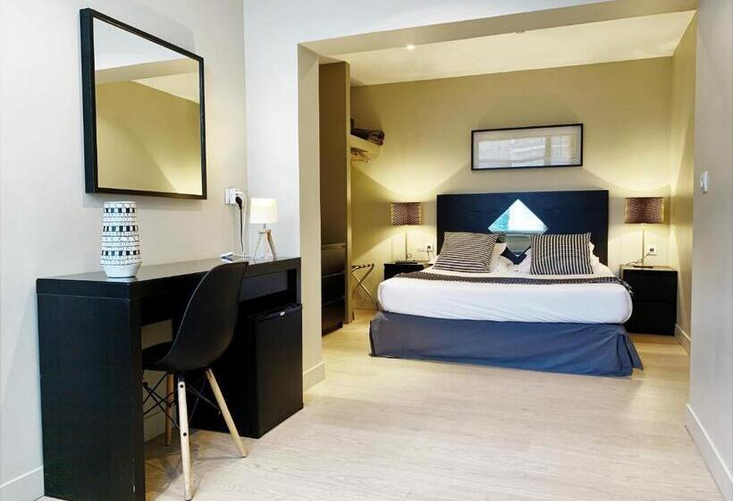 Семейный Номер, Hôtel Jules