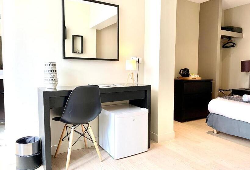 Семейный Номер, Hôtel Jules