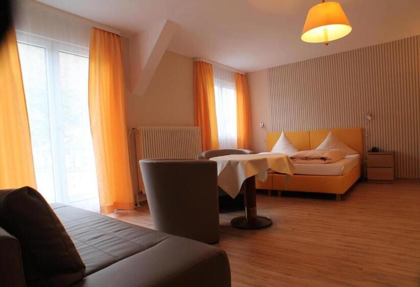 标准三人间, Kurhotel Quellenhof