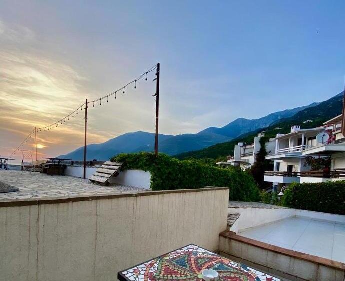 اتاق لوکس با بالکن و چشمانداز دریا, The Olives Terrace Residences
