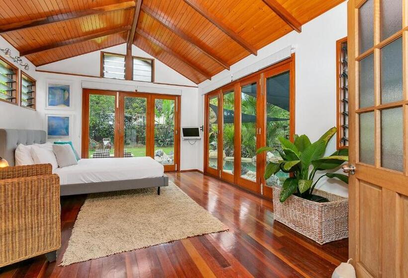 ویلای یک اتاق خوابه با استخر شنا, Lazenby Lodge