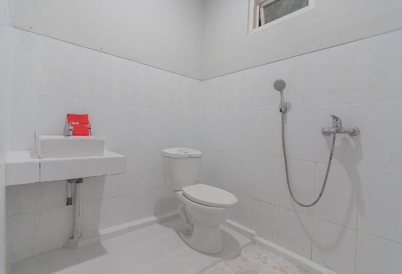 Номер Deluxe, Reddoorz Plus At Bukit Cinta Street Balikpapan