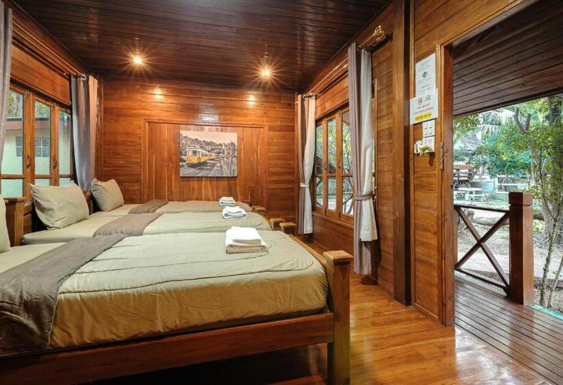 اتاق استاندارد سه تخته با بالکن, Denchai City Resort เด่นชัยซิตี้ รีสอร์ท