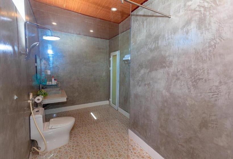 اتاق استاندارد با چشم‌انداز استخر, Lucky Homes