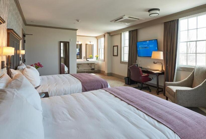 Номер Superior, The Groton Inn