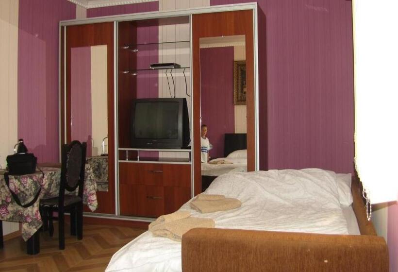 Четырехместный Номер Стандарт, Mini Hotel Leon