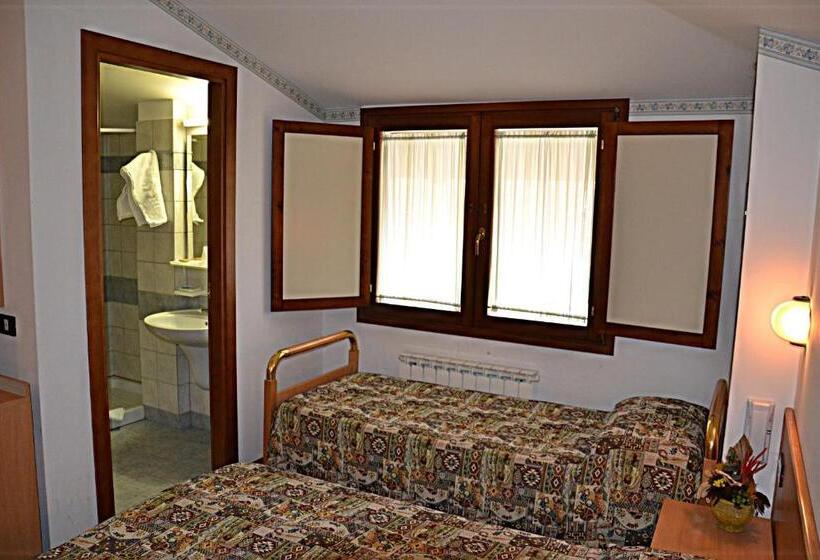 Четырехместный Номер Стандарт, Albergo Due Monti