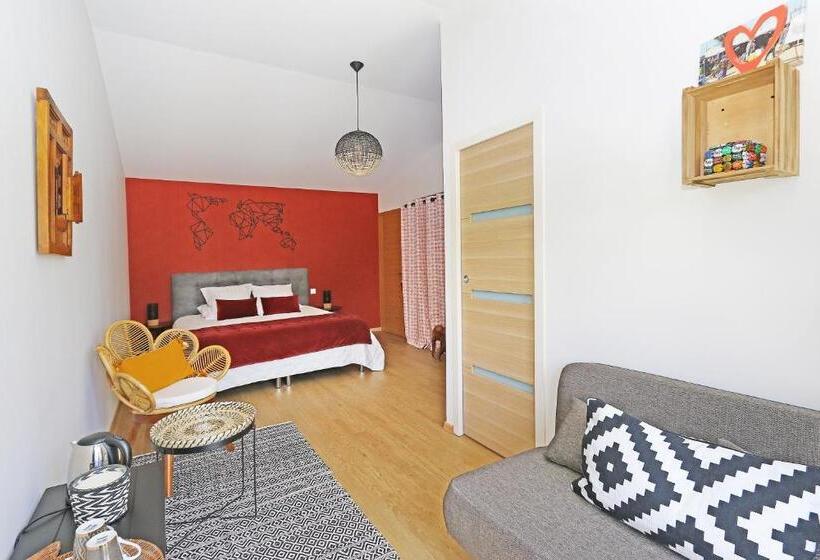 Люкс Вид на Бассейн, L Esprit Du Clain Chambres D Hôtes Bandb De Standing Proches Du Futuroscope Golf Et Lac De St Cyr
