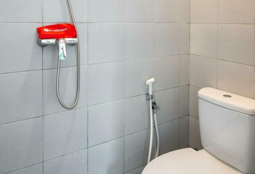 Номер Стандарт, Reddoorz Near Kaza Mall Surabaya