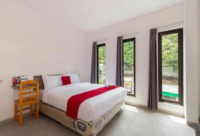 Номер Deluxe, Reddoorz Near Kaza Mall Surabaya