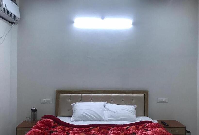 Номер Стандарт, Corridor Inn