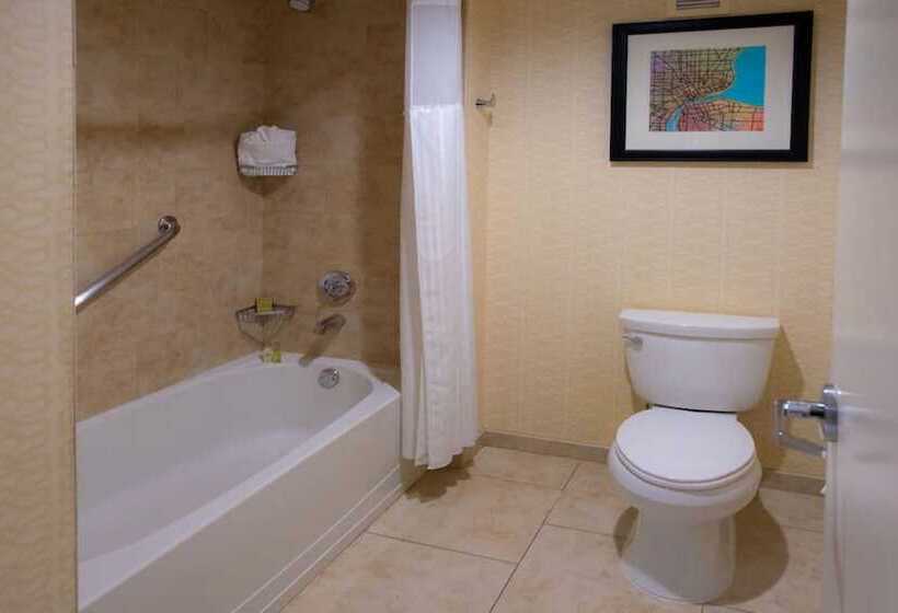 سوئیت برای معلولان, Doubletree Suites By Hilton Hotel Detroit Downtown   Fort Shelby