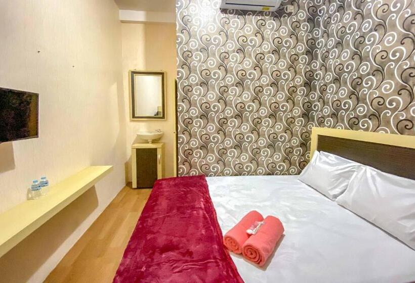 Номер Deluxe, Tini S Guest House Malang Mitra Reddoorz