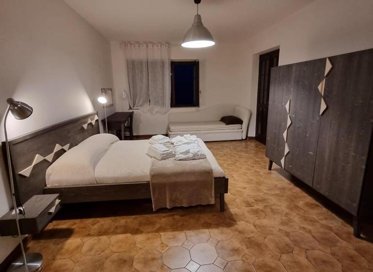 Четырехместный Номер Стандарт, Sa Stiddiosa Guesthouse