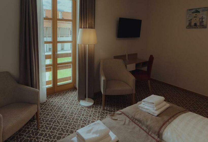 Номер Стандарт, Brigadéros Hotel Brigadír Borsi