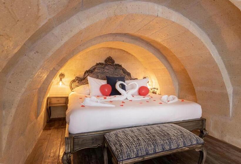 Люкс с Бассейном, Elysion Cave Suites