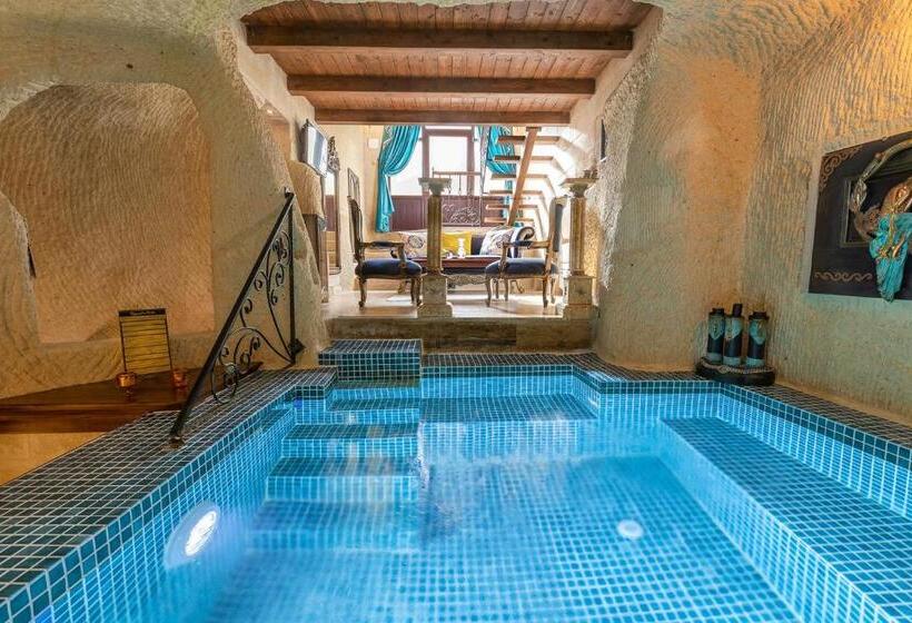Люкс с Бассейном, Elysion Cave Suites
