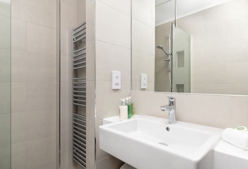 Студия Superior, The Lincoln Suites