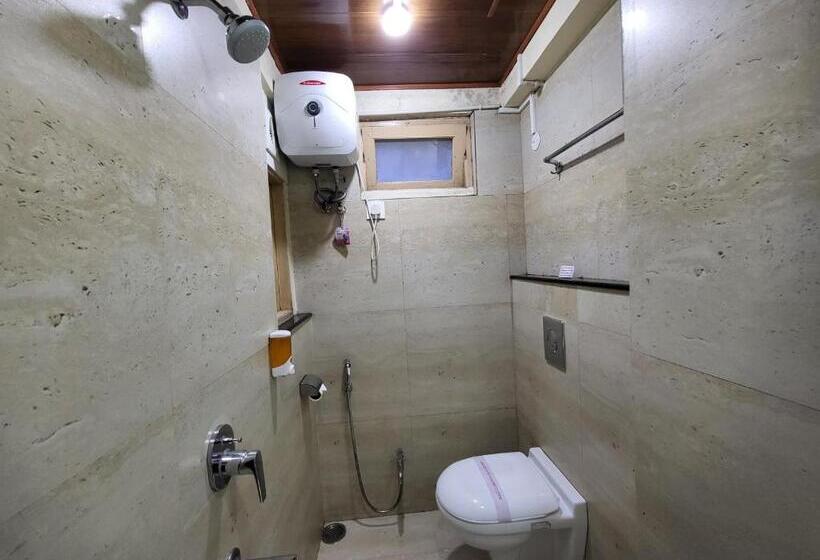 Трехместный Номер Комфорт, The Revett