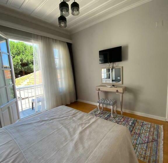 Люкс с Балконом, White Island Boutique Otel