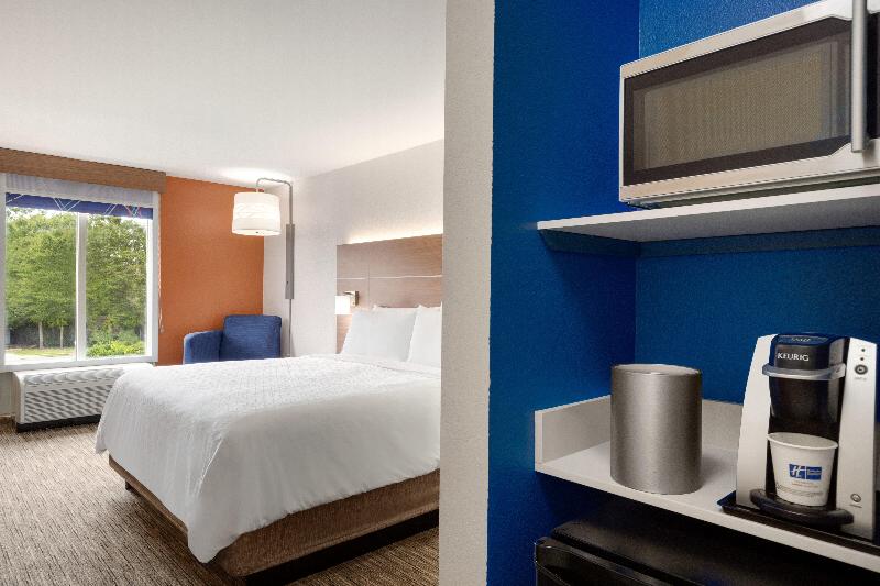 Номер Стандарт Кровать Кинг Адаптированный для Инвалидов, Holiday Inn Express Hotel & Suites Auburn   University Area, An Ihg