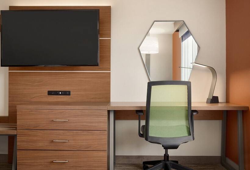 Люкс, Holiday Inn Express Hotel & Suites Auburn   University Area, An Ihg