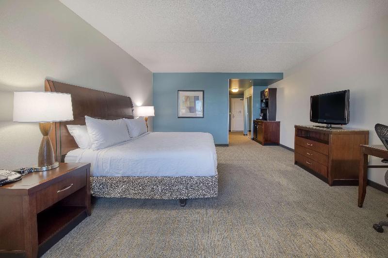 带大床的标准间, Hilton Garden Inn Durham Southpoint